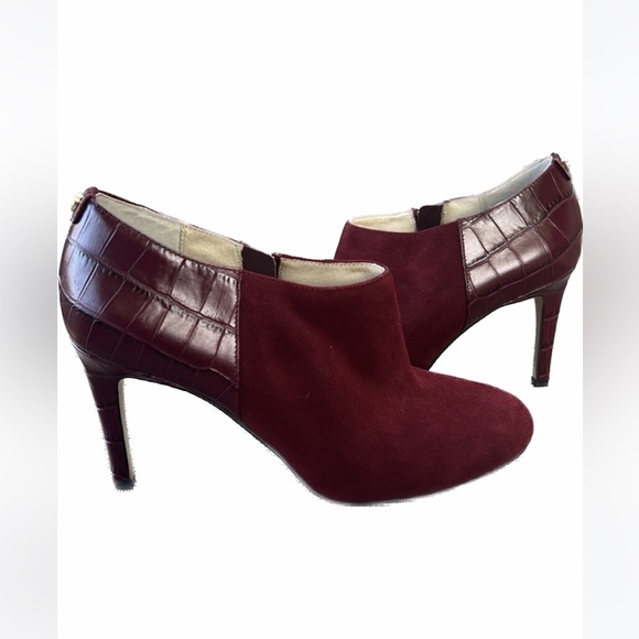MICHAEL Michael Kors Suede Crocodile-Embossed Ankle Booties Merlot Size 8 - Picture 2 of 11